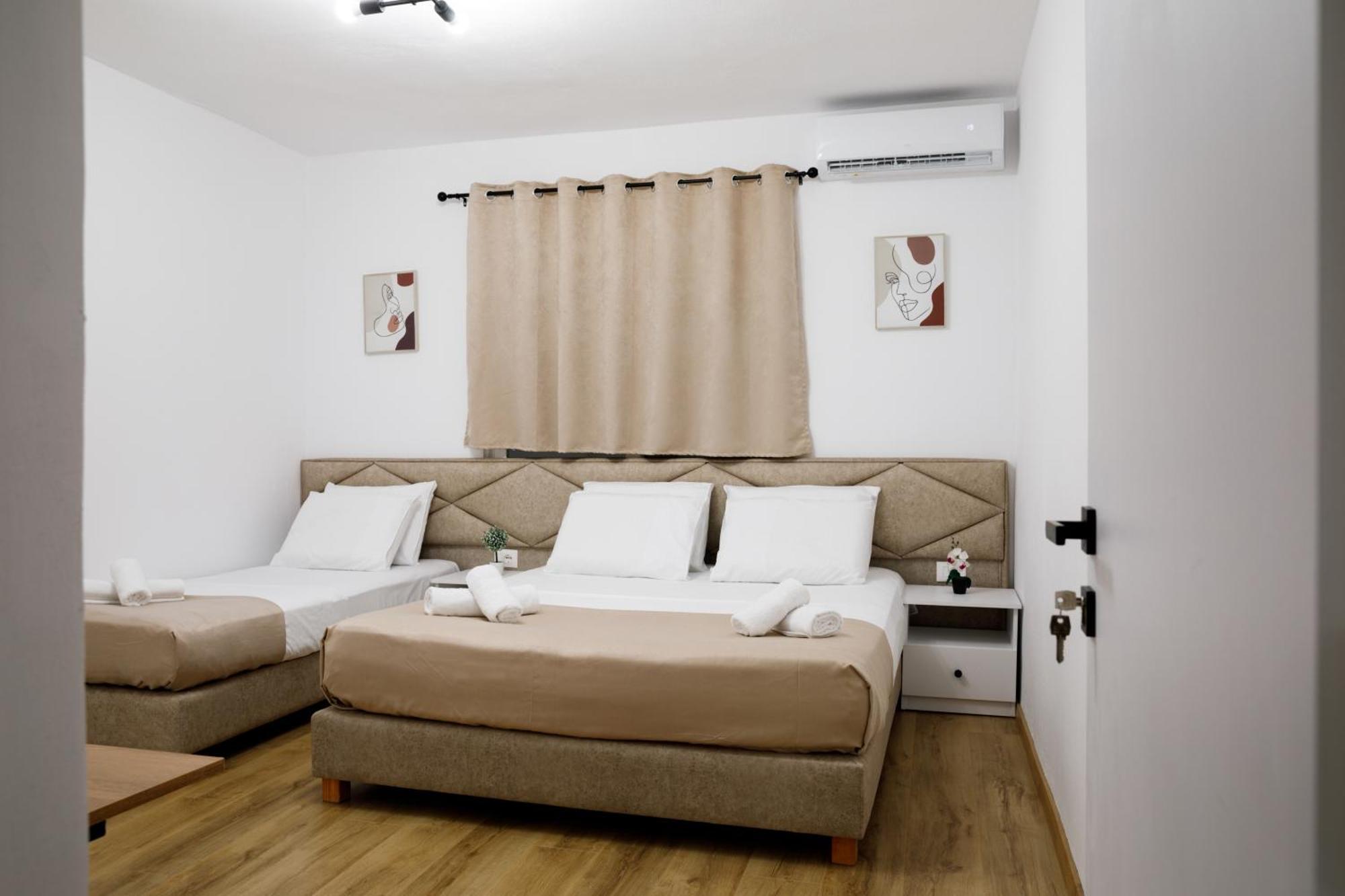 Vila Agimi 65 Gjirokastër Exteriör bild