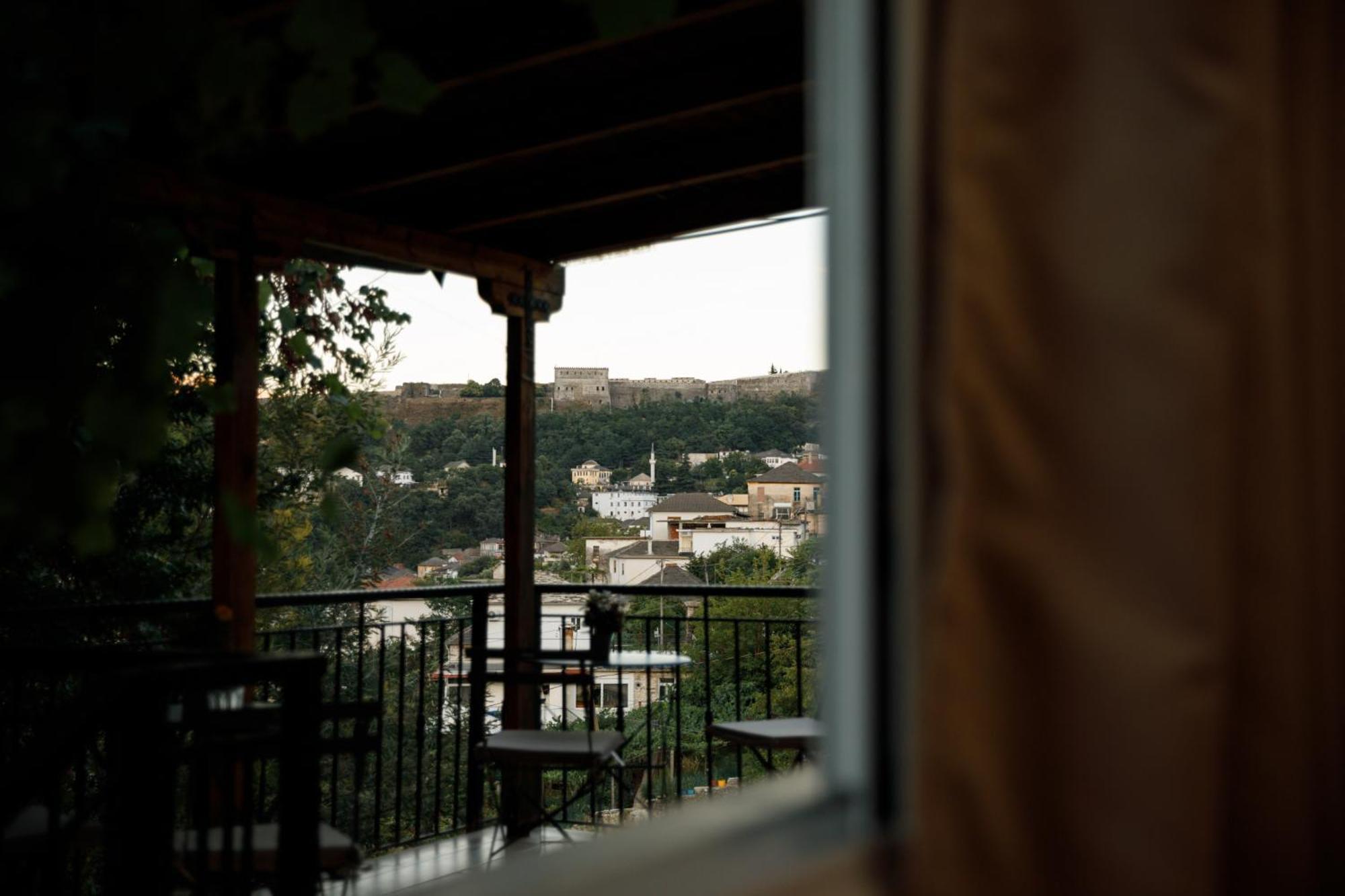 Vila Agimi 65 Gjirokastër Exteriör bild