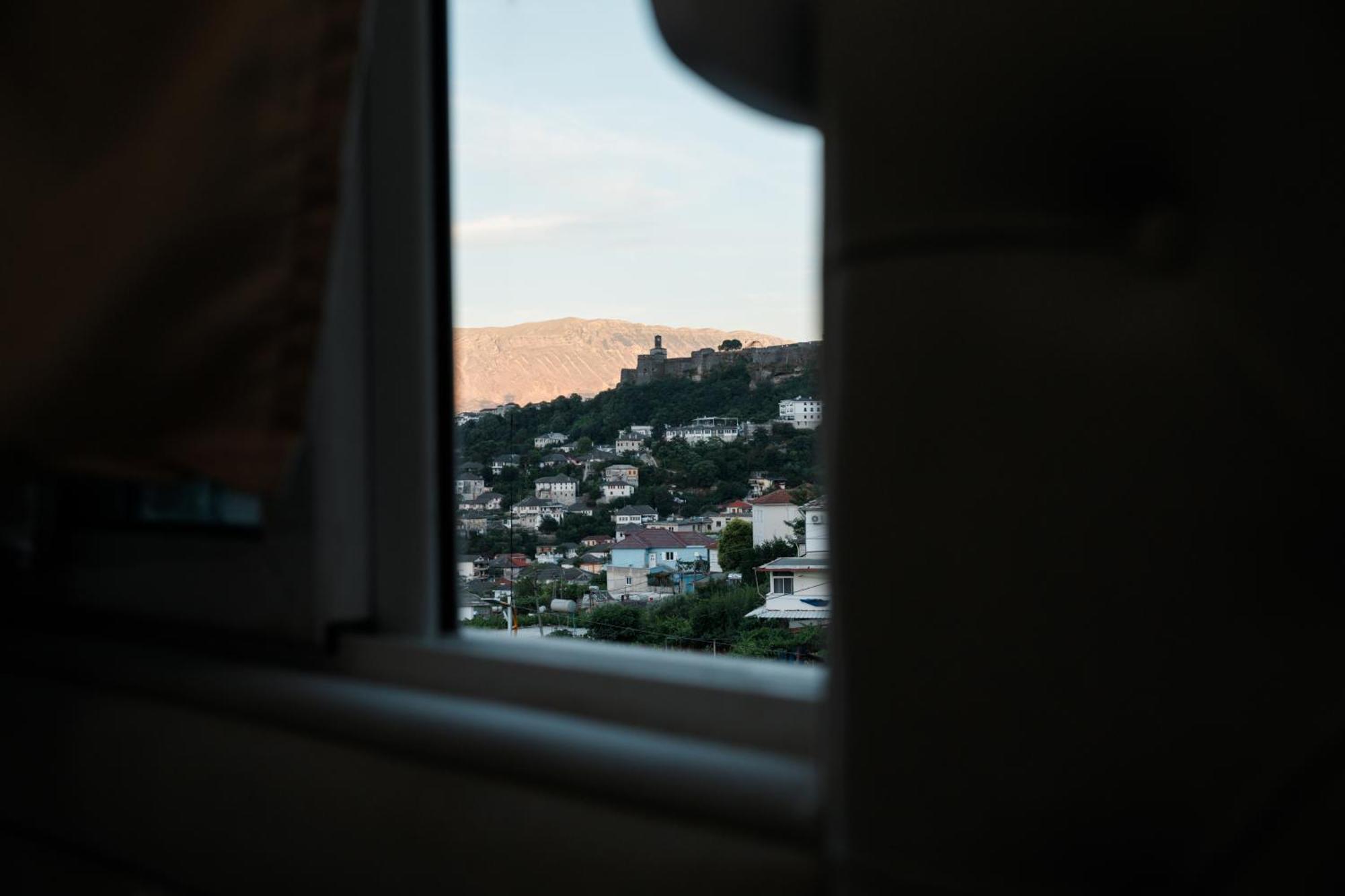 Vila Agimi 65 Gjirokastër Exteriör bild