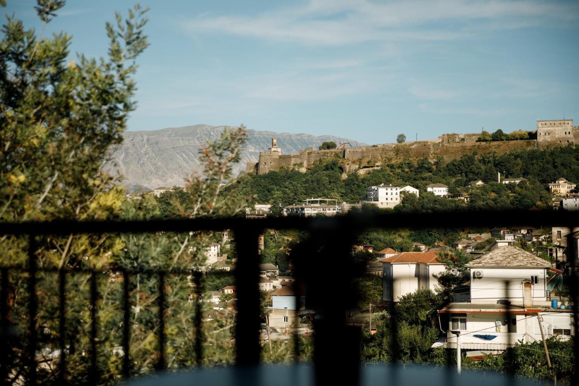 Vila Agimi 65 Gjirokastër Exteriör bild
