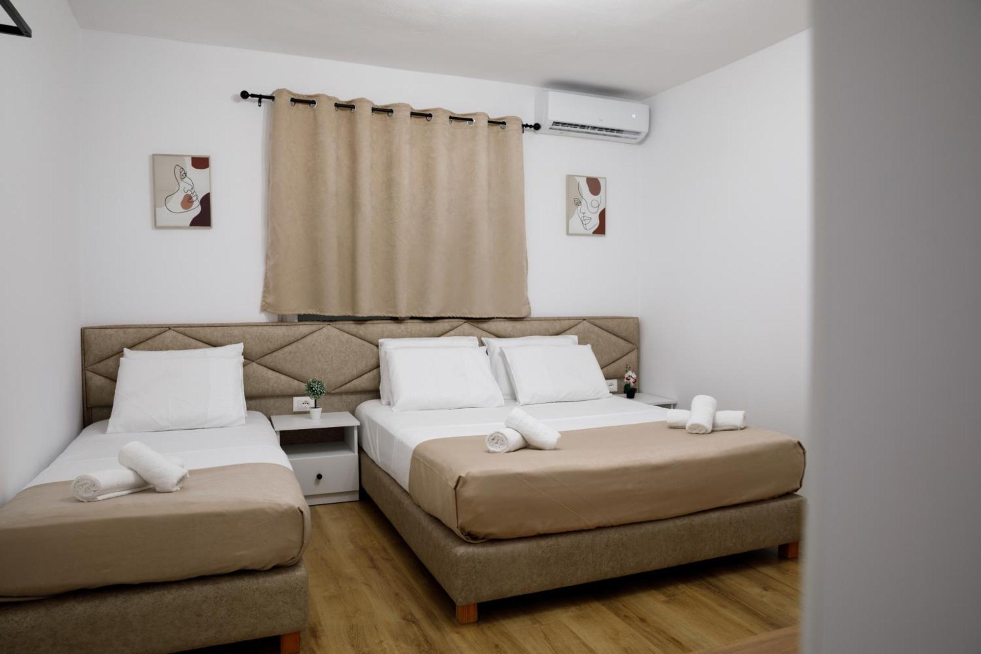 Vila Agimi 65 Gjirokastër Exteriör bild