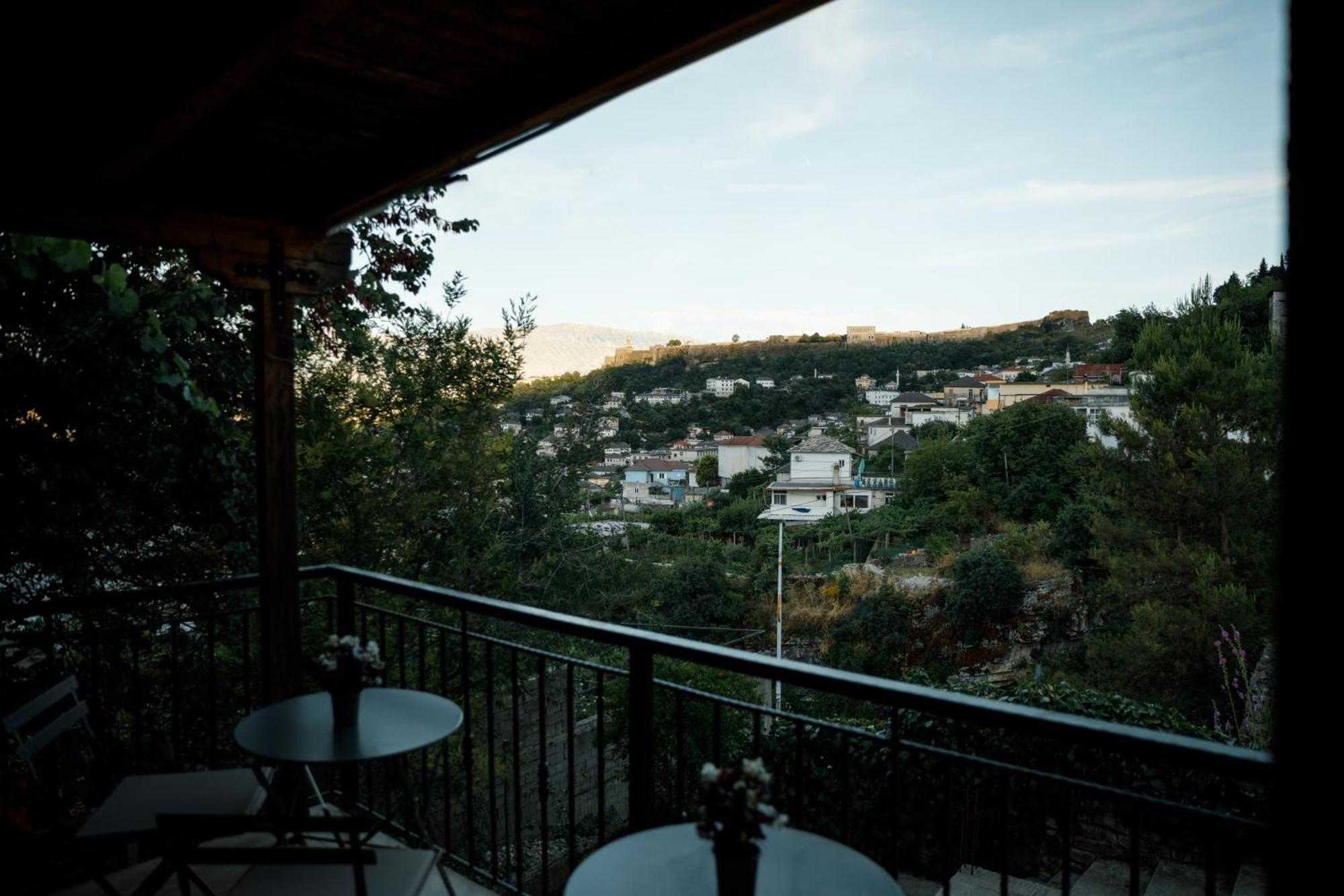 Vila Agimi 65 Gjirokastër Exteriör bild