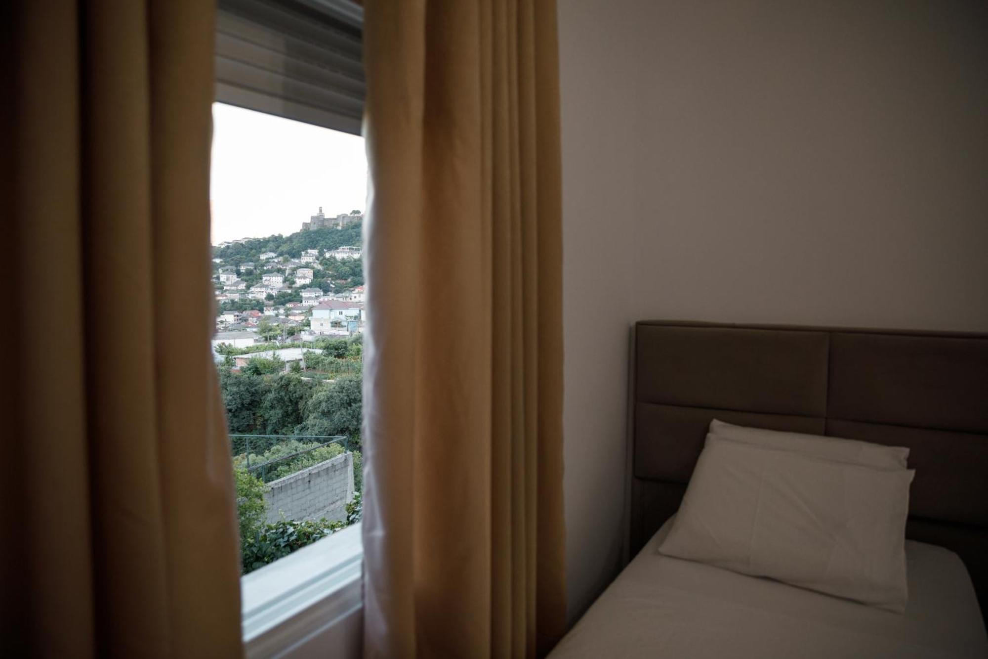 Vila Agimi 65 Gjirokastër Exteriör bild