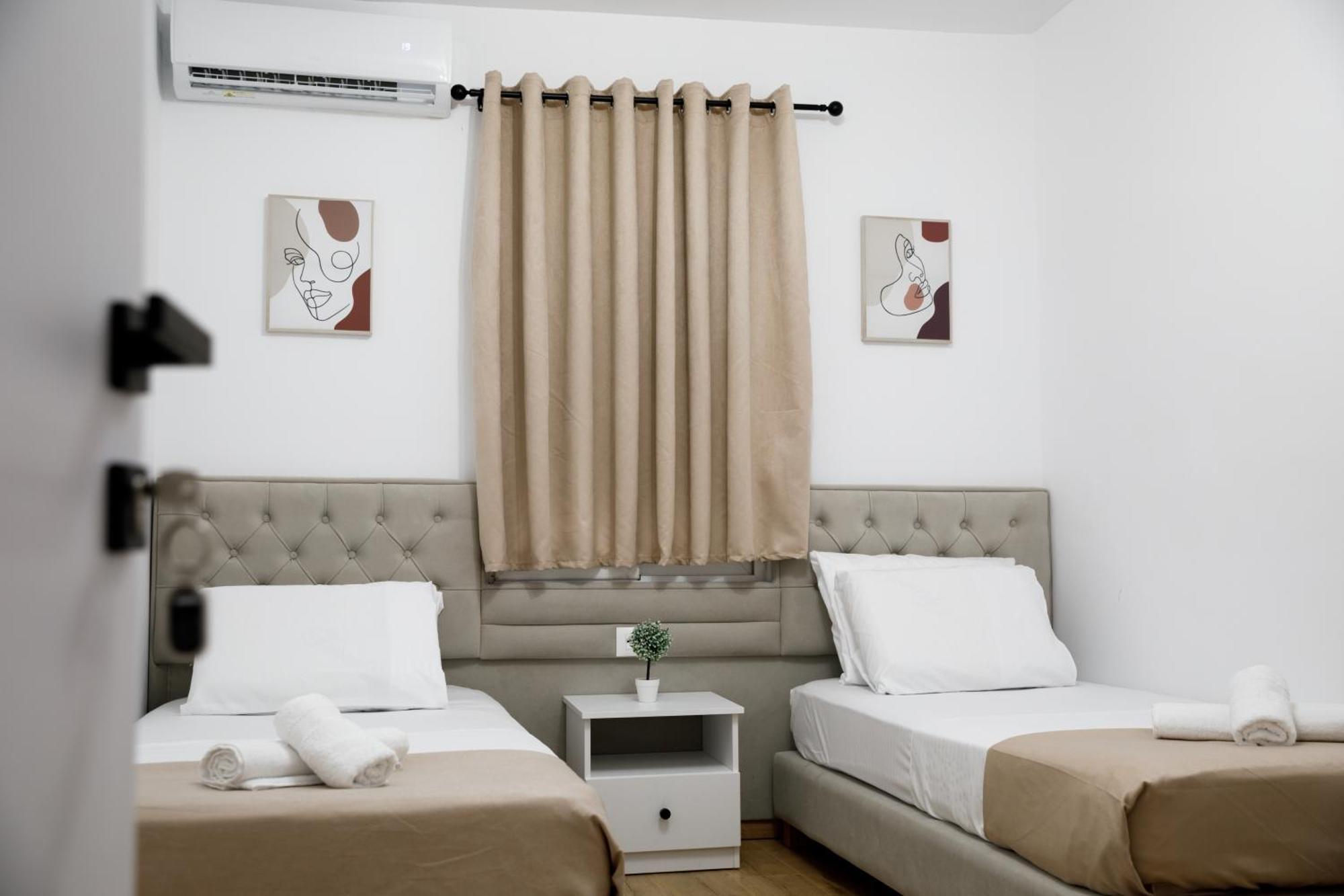 Vila Agimi 65 Gjirokastër Exteriör bild