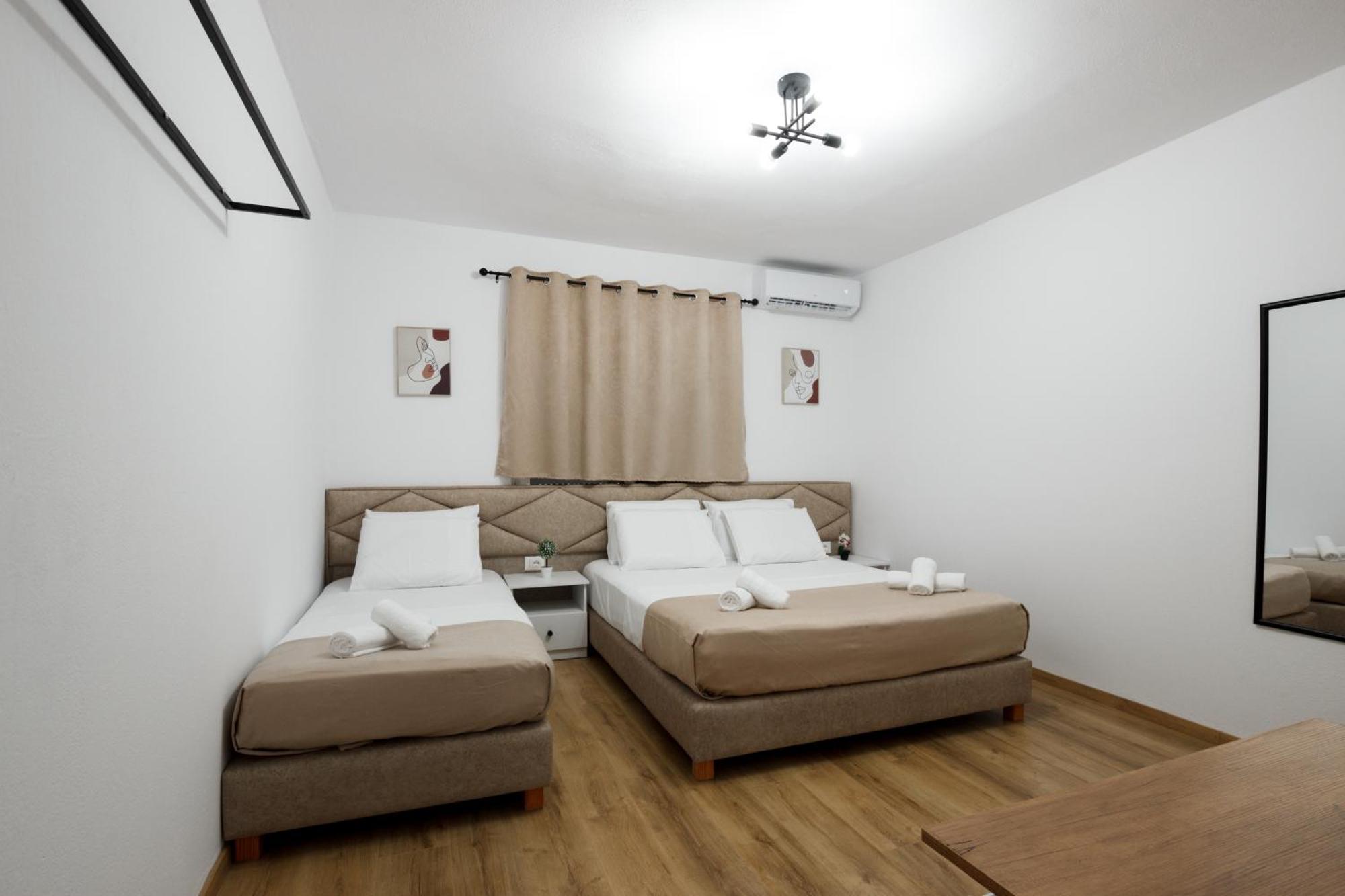 Vila Agimi 65 Gjirokastër Exteriör bild