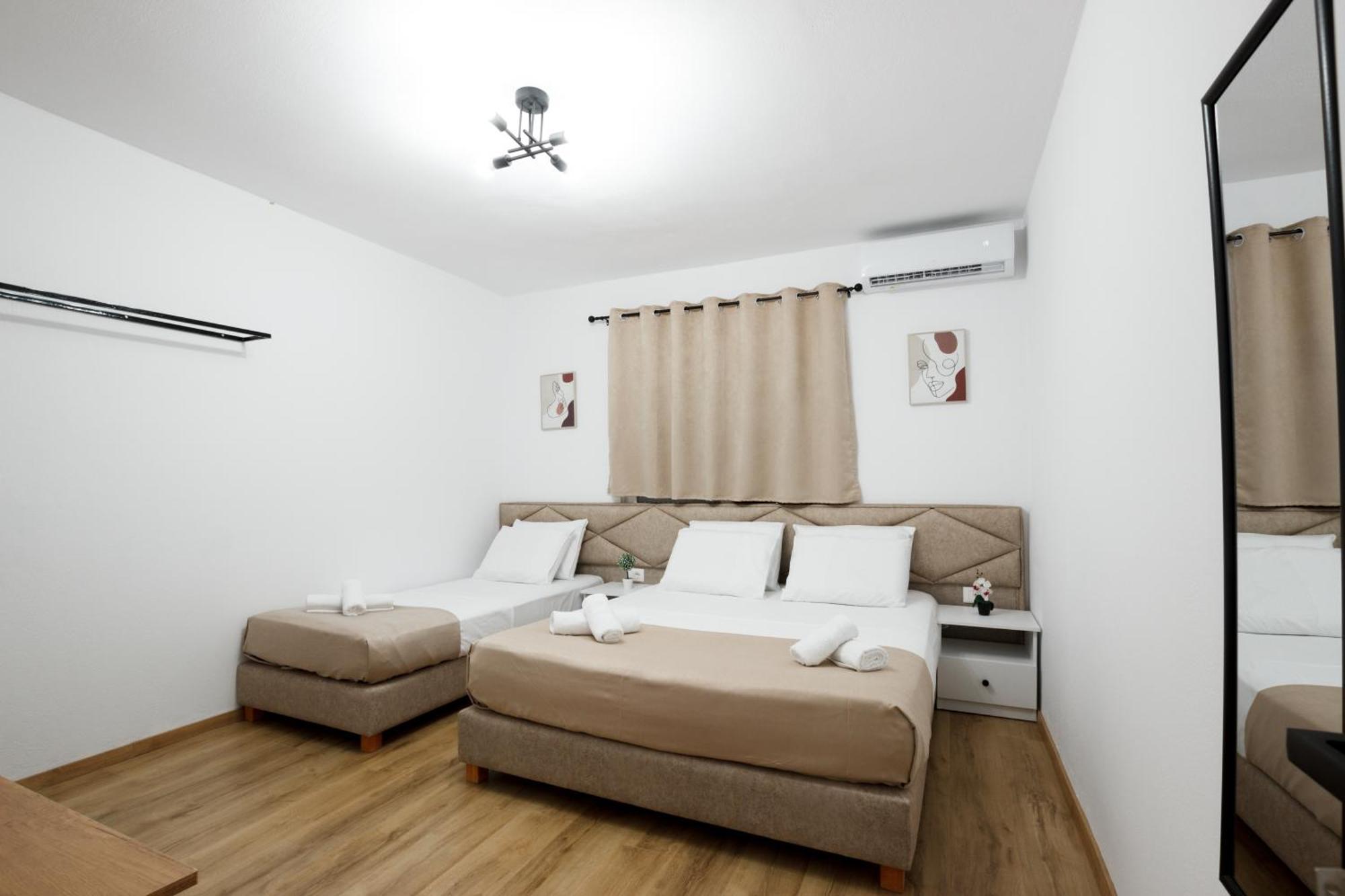Vila Agimi 65 Gjirokastër Exteriör bild
