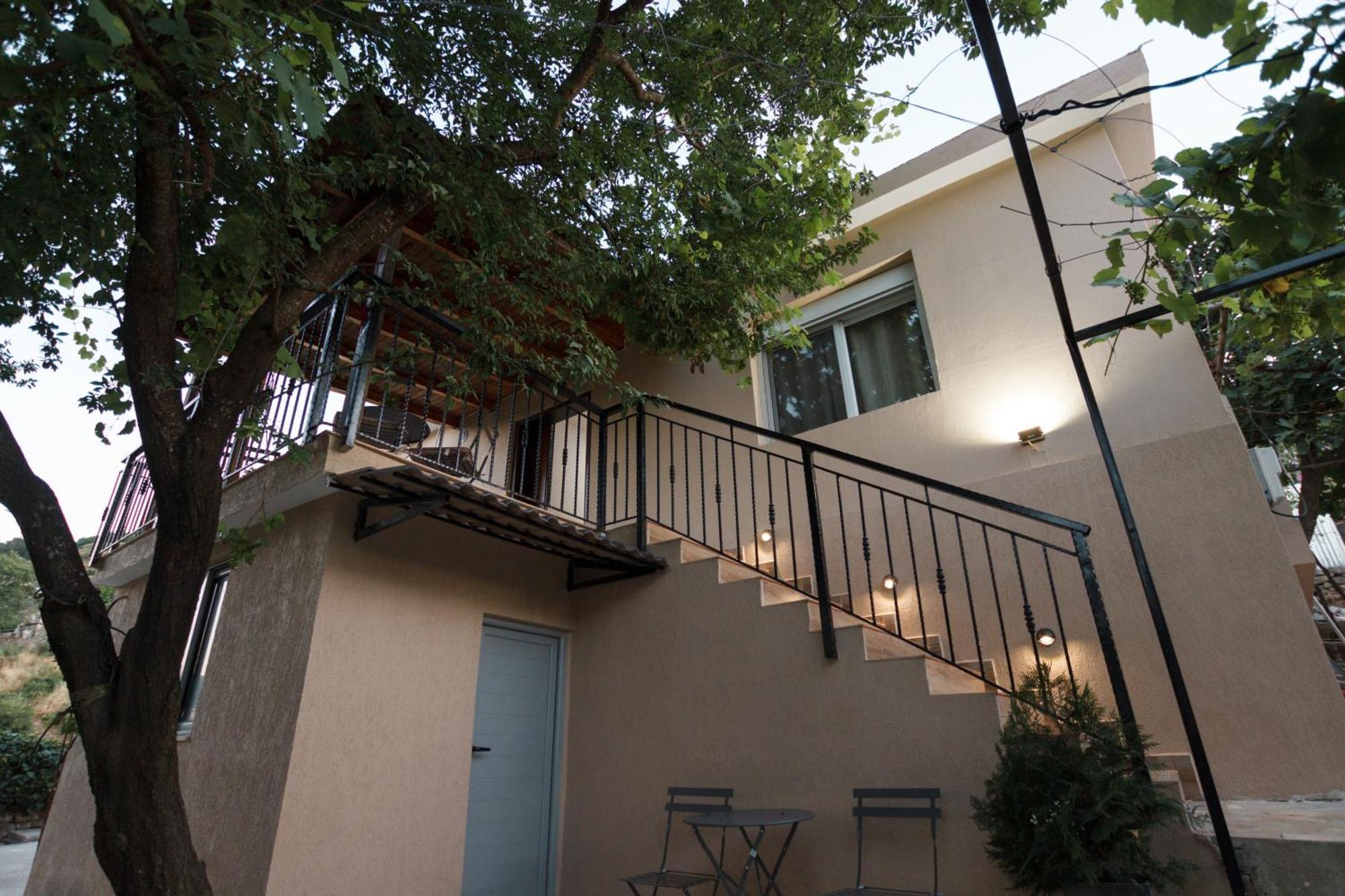 Vila Agimi 65 Gjirokastër Exteriör bild