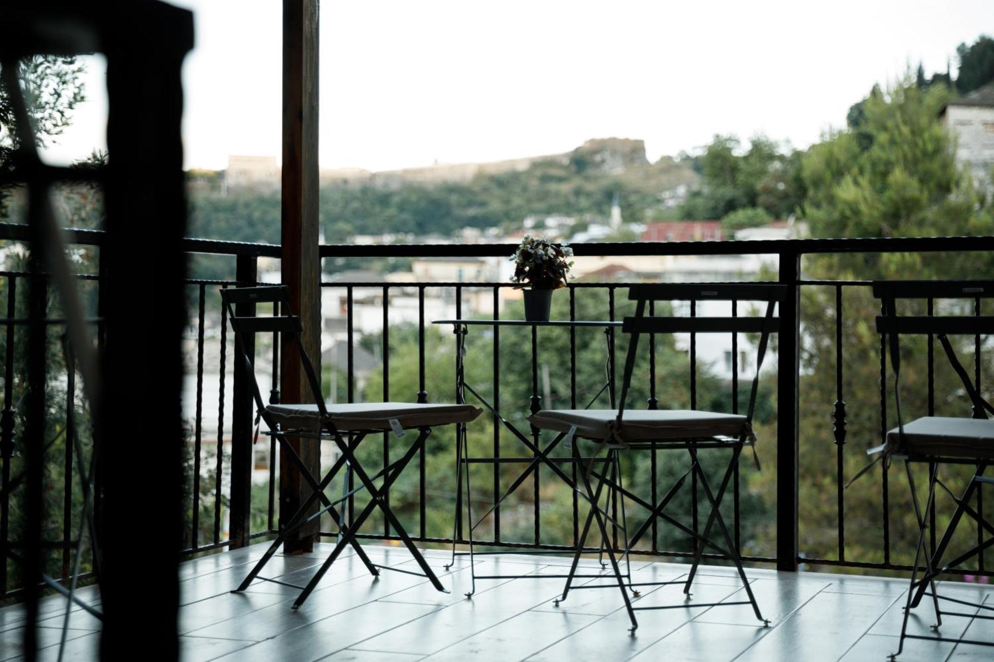 Vila Agimi 65 Gjirokastër Exteriör bild