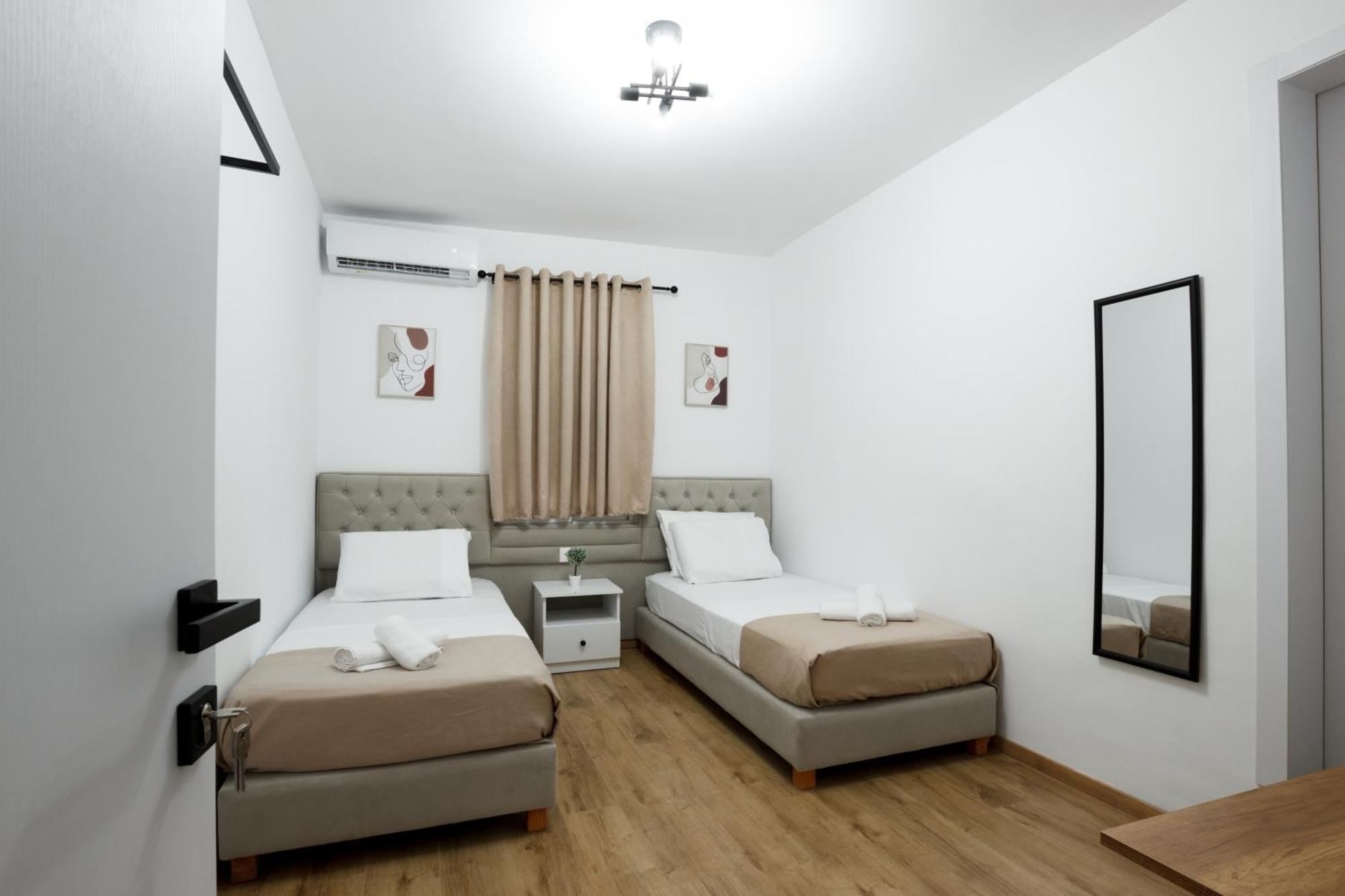 Vila Agimi 65 Gjirokastër Exteriör bild
