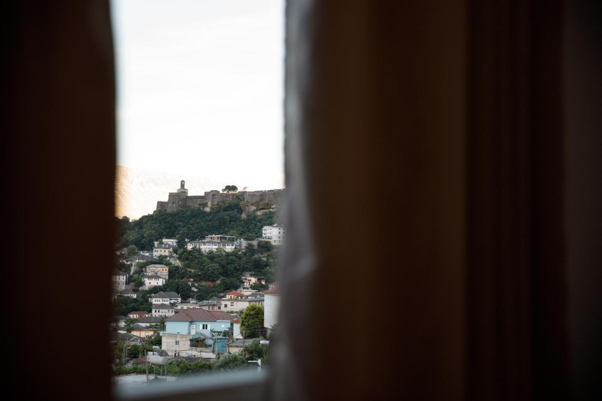 Vila Agimi 65 Gjirokastër Exteriör bild