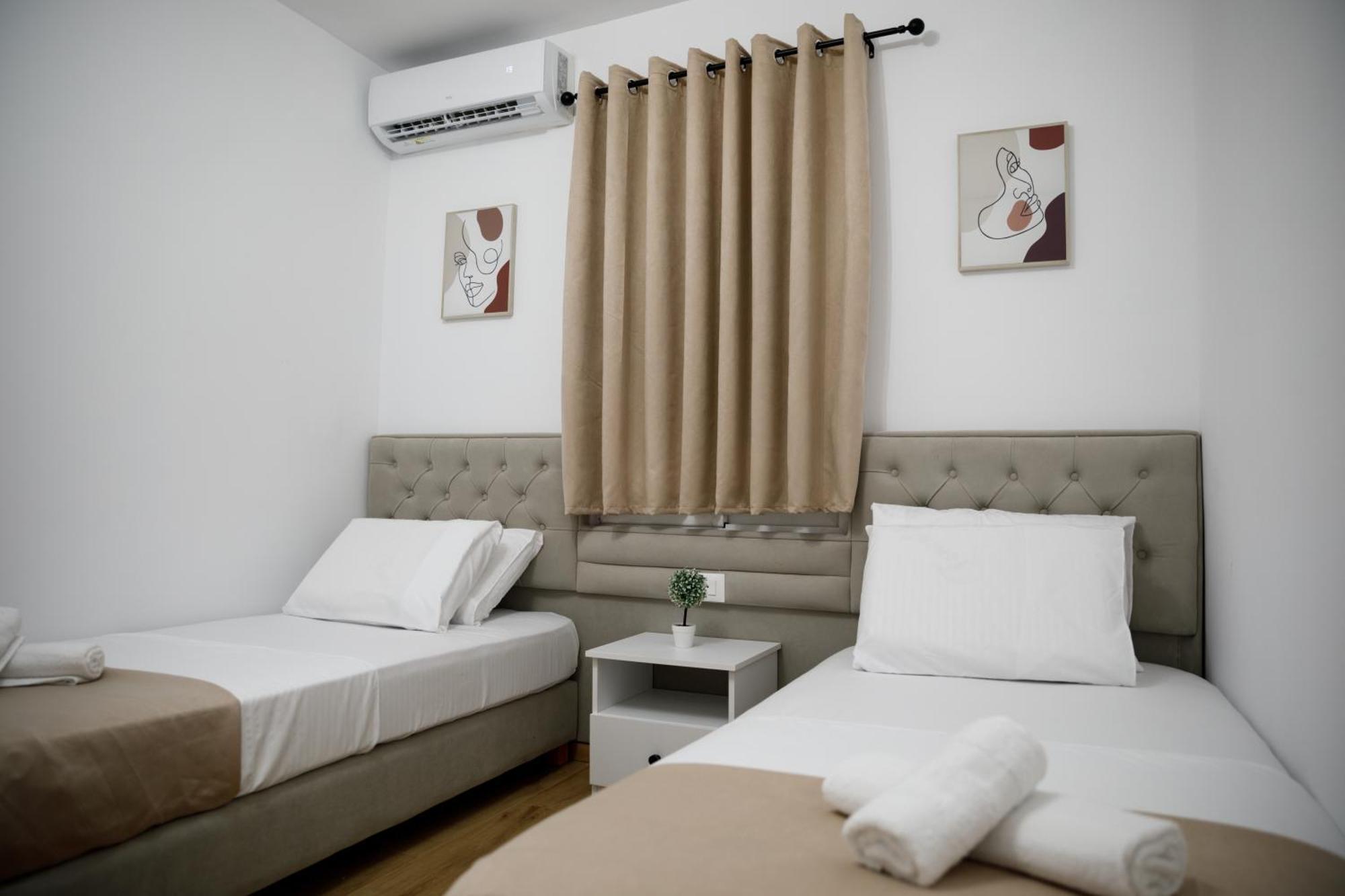 Vila Agimi 65 Gjirokastër Exteriör bild