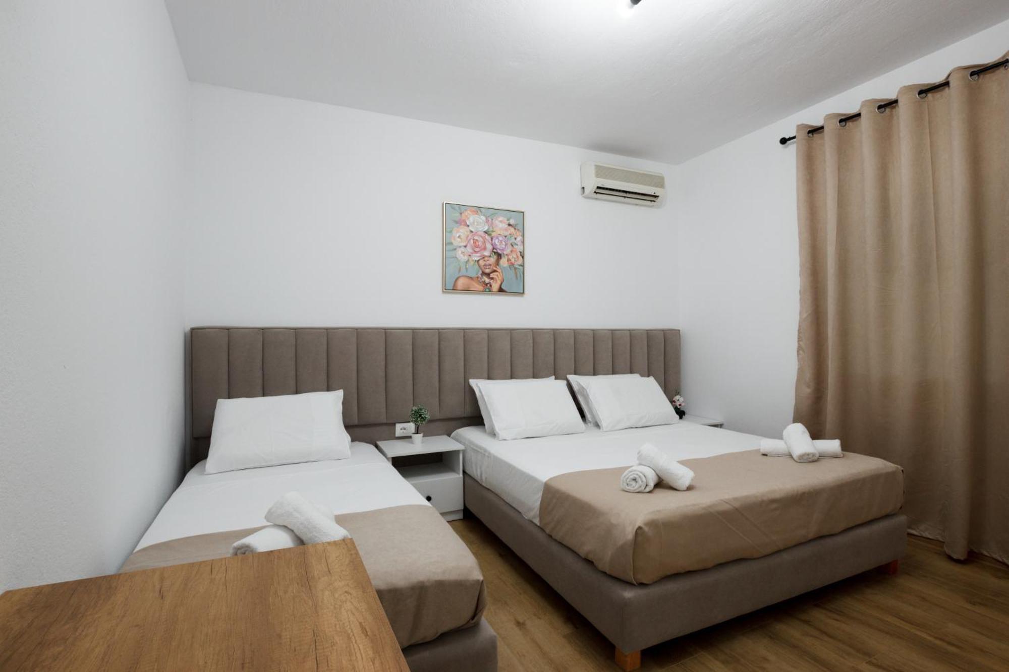 Vila Agimi 65 Gjirokastër Exteriör bild